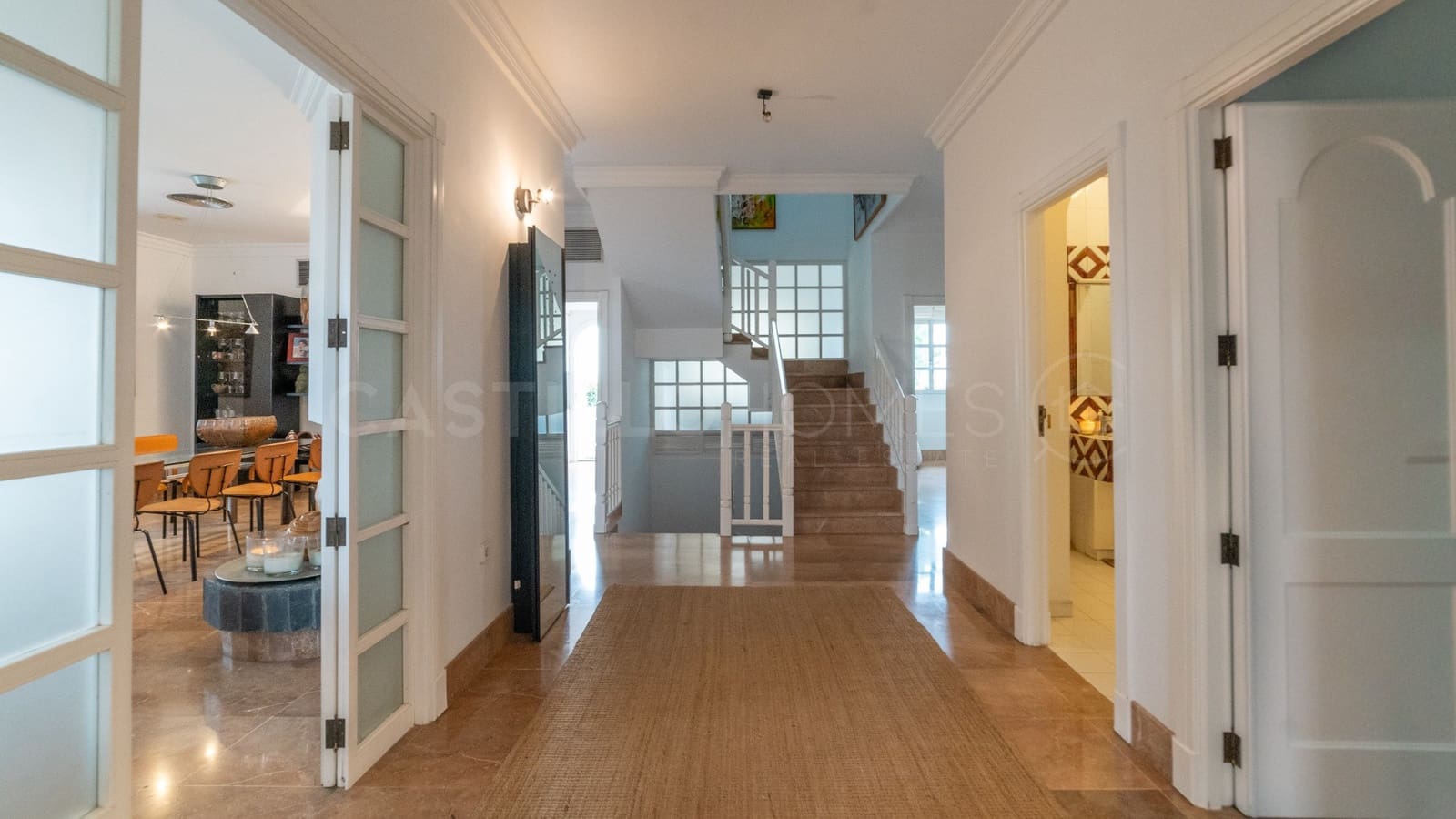 4 soverom Villa til salgs i Torrevieja med svømmebasseng garasje - € 890 000 (Ref: 8970787)