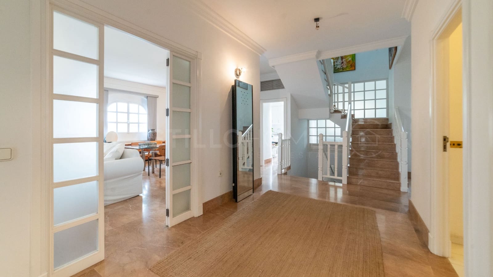 4 soverom Villa til salgs i Torrevieja med svømmebasseng garasje - € 890 000 (Ref: 8970787)