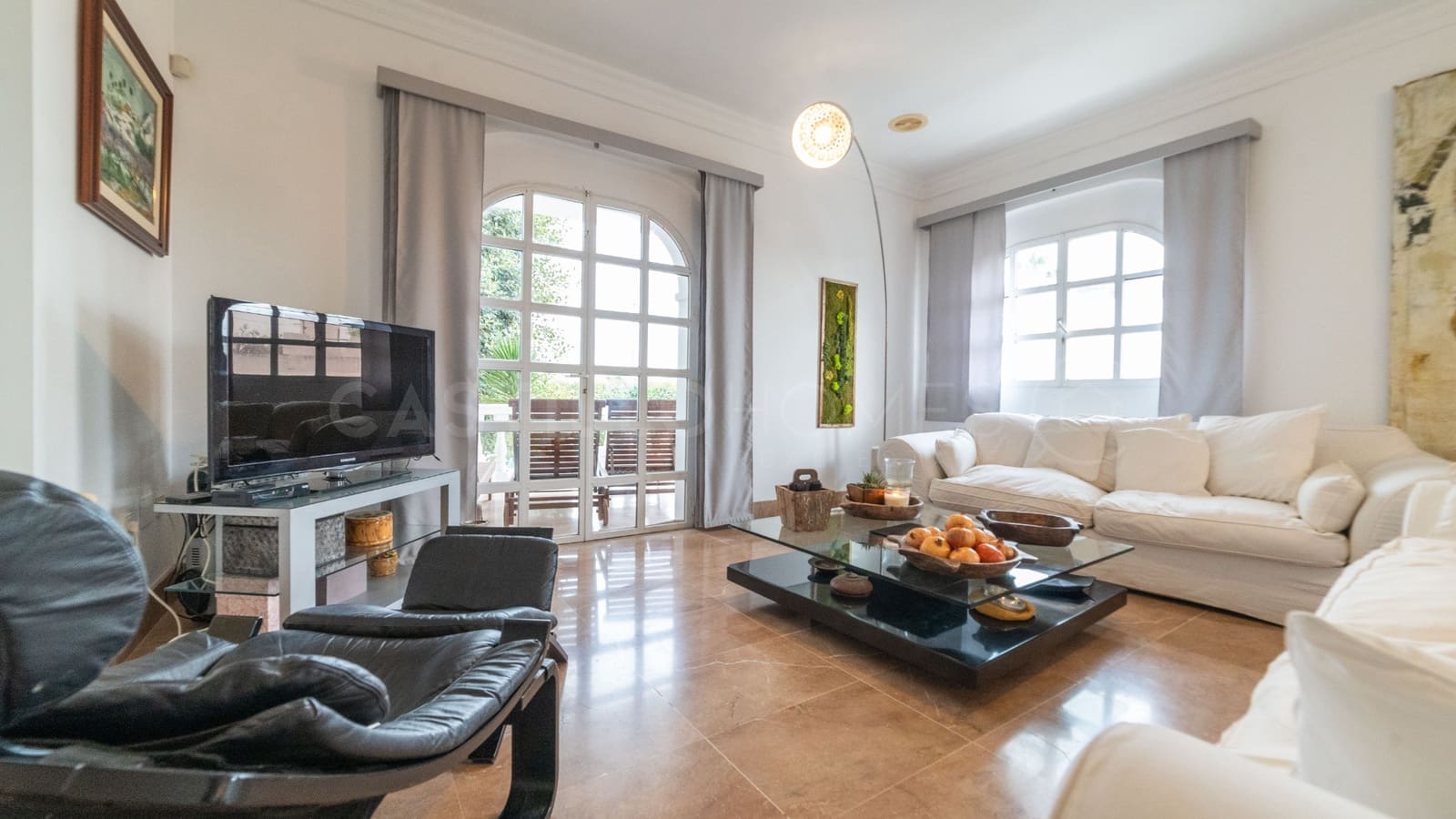 4 soverom Villa til salgs i Torrevieja med svømmebasseng garasje - € 890 000 (Ref: 8970787)