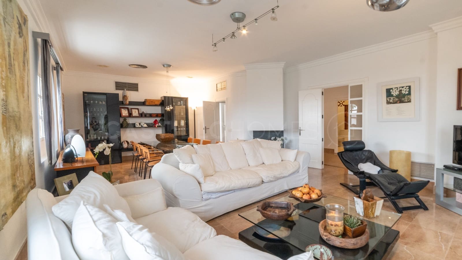 4 soverom Villa til salgs i Torrevieja med svømmebasseng garasje - € 890 000 (Ref: 8970787)