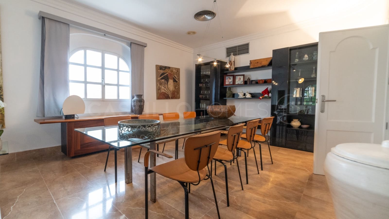 4 soverom Villa til salgs i Torrevieja med svømmebasseng garasje - € 890 000 (Ref: 8970787)