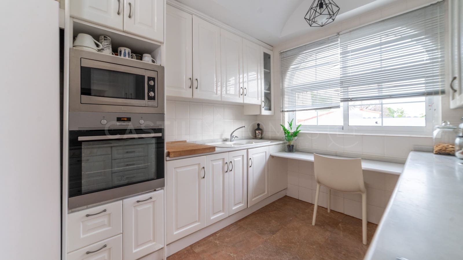 4 soverom Villa til salgs i Torrevieja med svømmebasseng garasje - € 890 000 (Ref: 8970787)