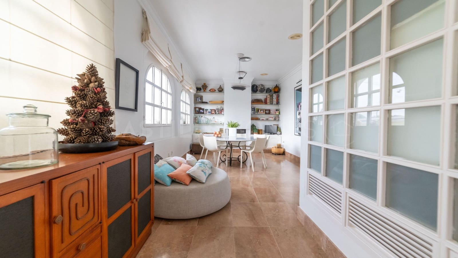 4 soverom Villa til salgs i Torrevieja med svømmebasseng garasje - € 890 000 (Ref: 8970787)