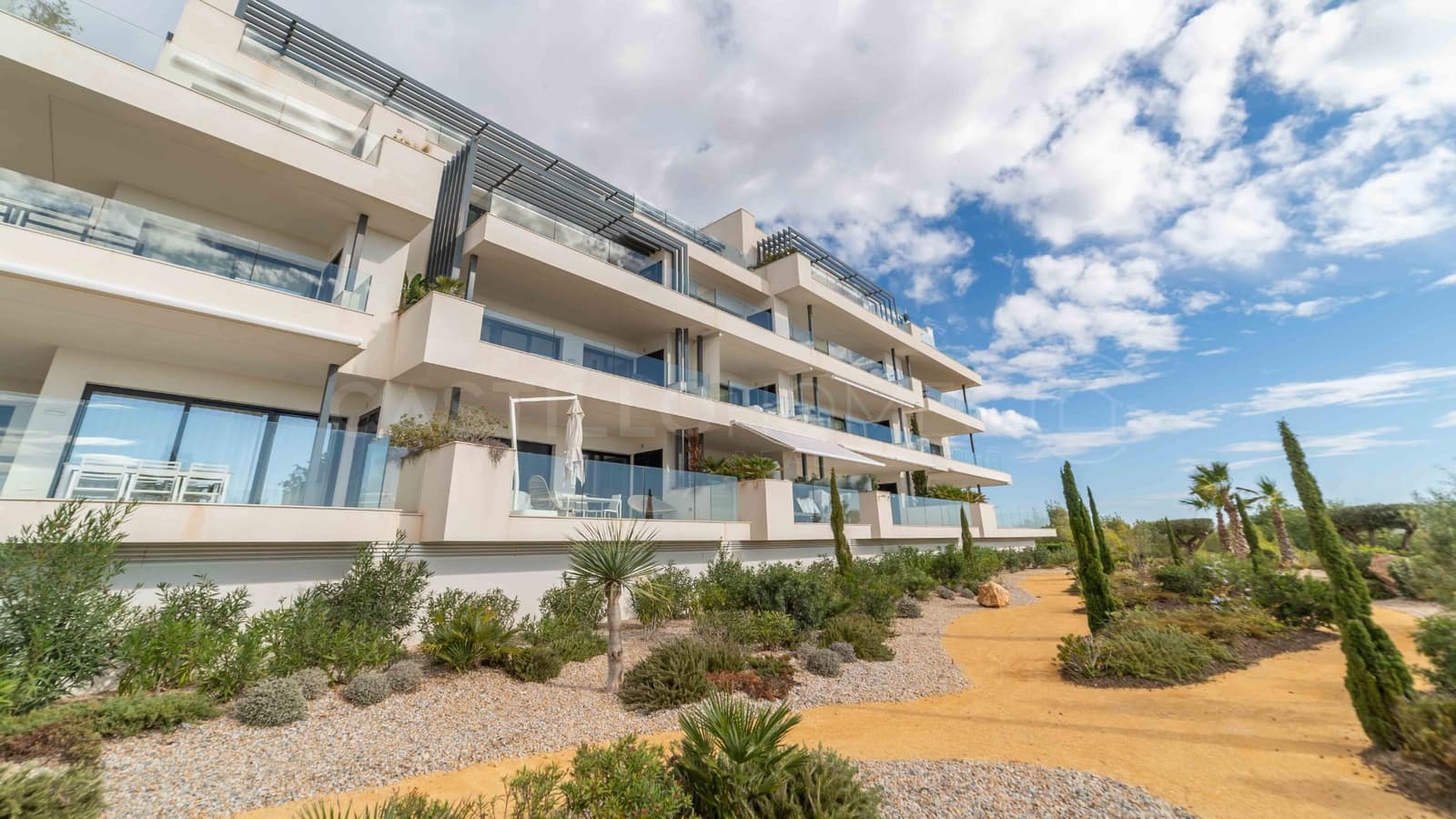 Apartamento de 2 habitaciones en Las Colinas Golf en venta con piscina - 475.000 € (Ref: 8970794)