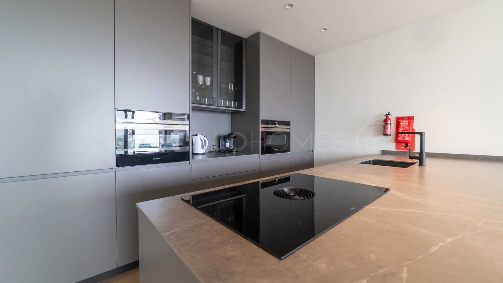 Apartamento de 2 habitaciones en Las Colinas Golf en venta con piscina - 475.000 € (Ref: 8970794)