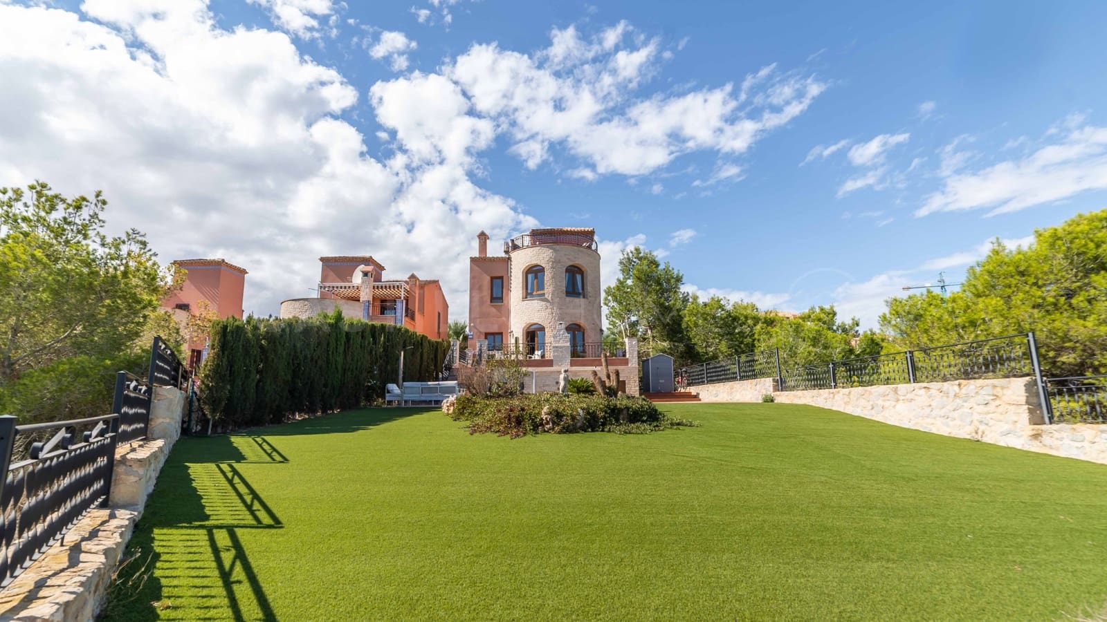 Chalet de 4 habitaciones en San Miguel de Salinas en venta con piscina - 450.000 € (Ref: 8970795)