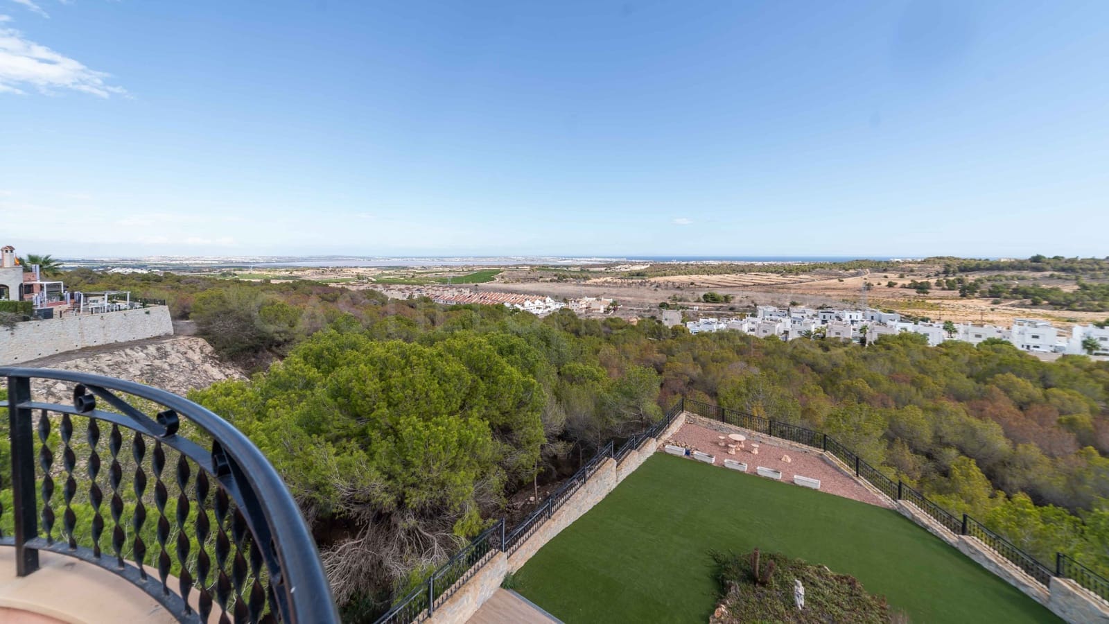 Chalet de 4 habitaciones en San Miguel de Salinas en venta con piscina - 450.000 € (Ref: 8970795)