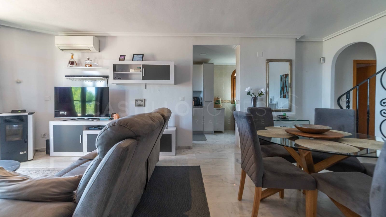 Chalet de 4 habitaciones en San Miguel de Salinas en venta con piscina - 450.000 € (Ref: 8970795)