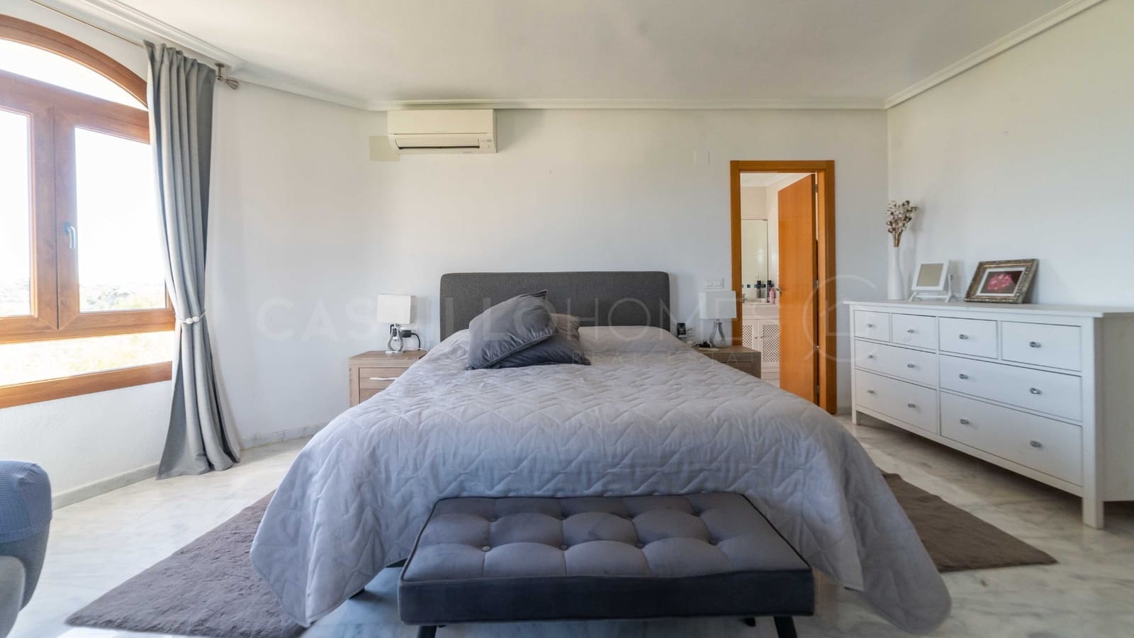 Chalet de 4 habitaciones en San Miguel de Salinas en venta con piscina - 450.000 € (Ref: 8970795)
