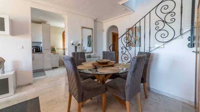 Chalet de 4 habitaciones en San Miguel de Salinas en venta con piscina - 450.000 € (Ref: 8970795)