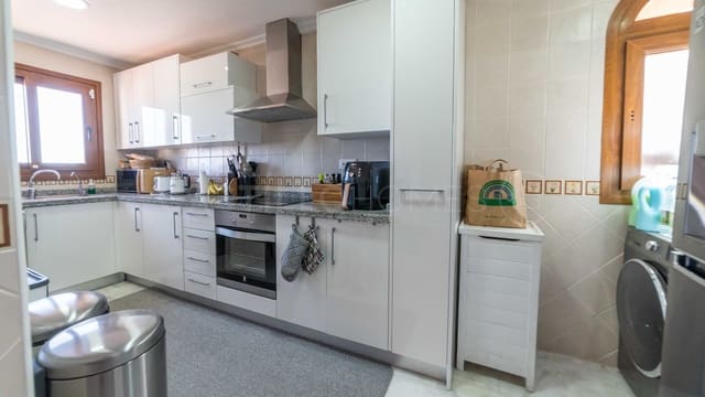 Chalet de 4 habitaciones en San Miguel de Salinas en venta con piscina - 450.000 € (Ref: 8970795)