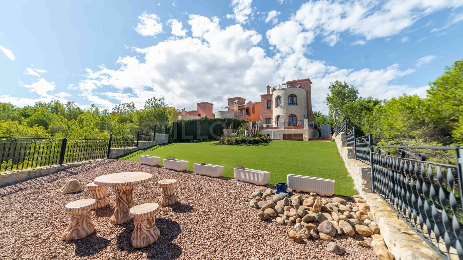 Chalet de 4 habitaciones en San Miguel de Salinas en venta con piscina - 450.000 € (Ref: 8970795)