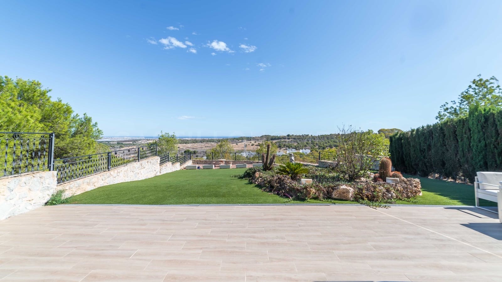 Chalet de 4 habitaciones en San Miguel de Salinas en venta con piscina - 450.000 € (Ref: 8970795)