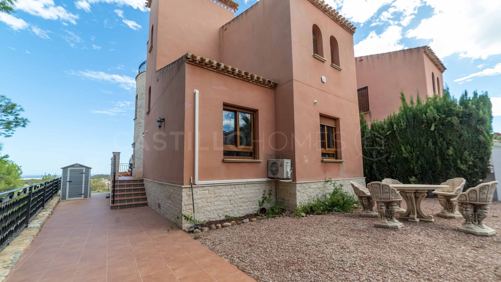 Chalet de 4 habitaciones en San Miguel de Salinas en venta con piscina - 450.000 € (Ref: 8970795)