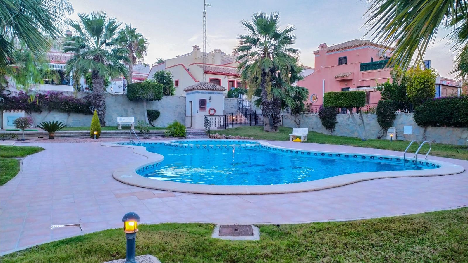 Chalet de 4 habitaciones en San Miguel de Salinas en venta con piscina - 450.000 € (Ref: 8970795)
