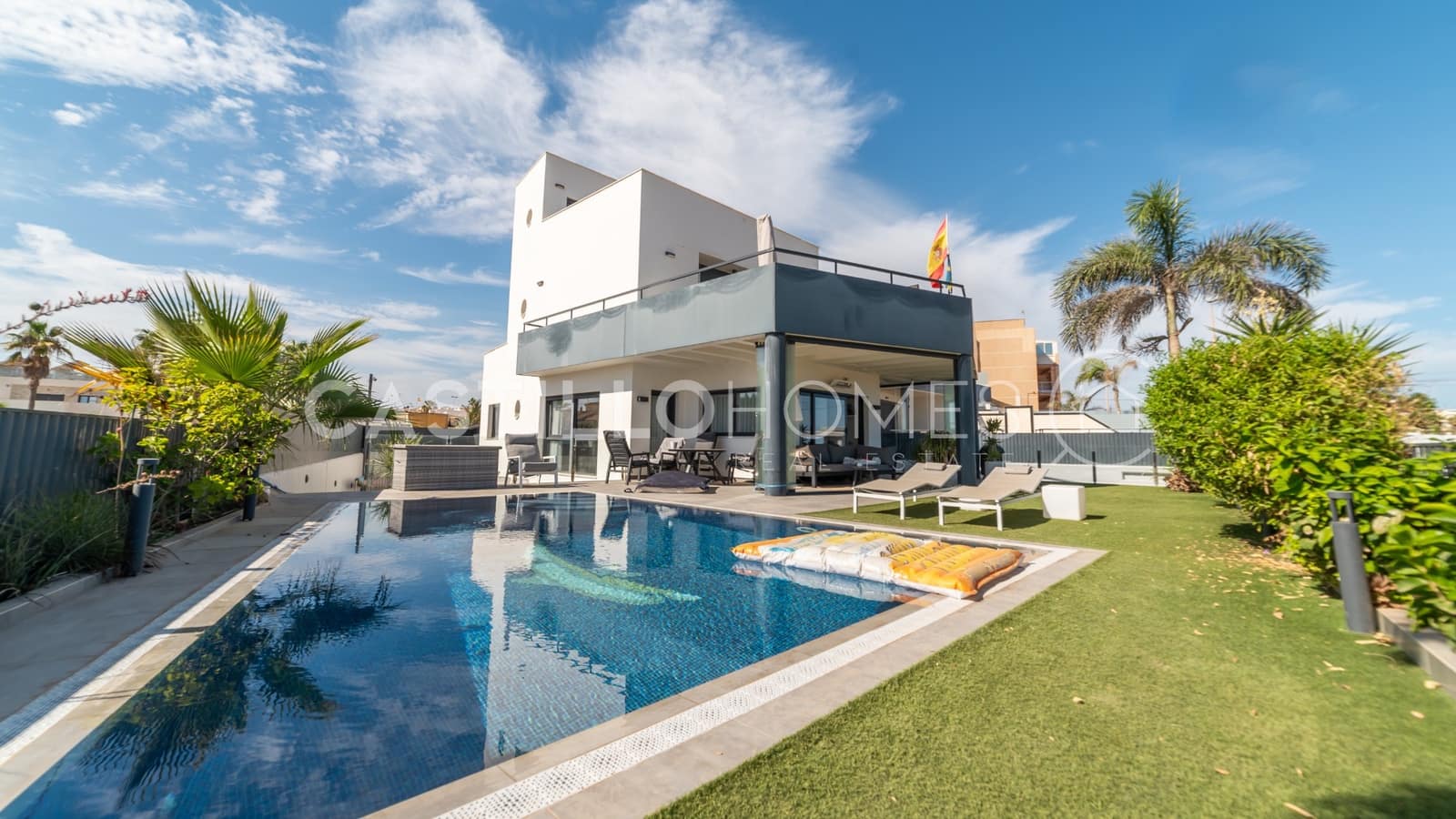 5 sypialnia Willa na sprzedaż w Torrevieja z basenem garażem - 870 000 € (Ref: 8970798)