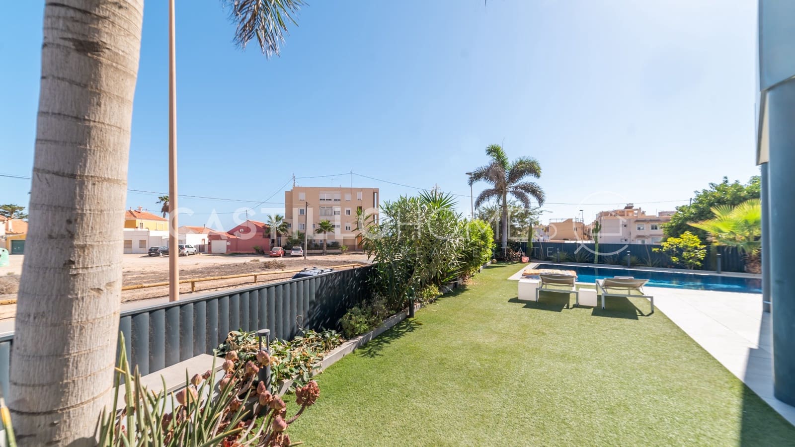 5 sypialnia Willa na sprzedaż w Torrevieja z basenem garażem - 870 000 € (Ref: 8970798)