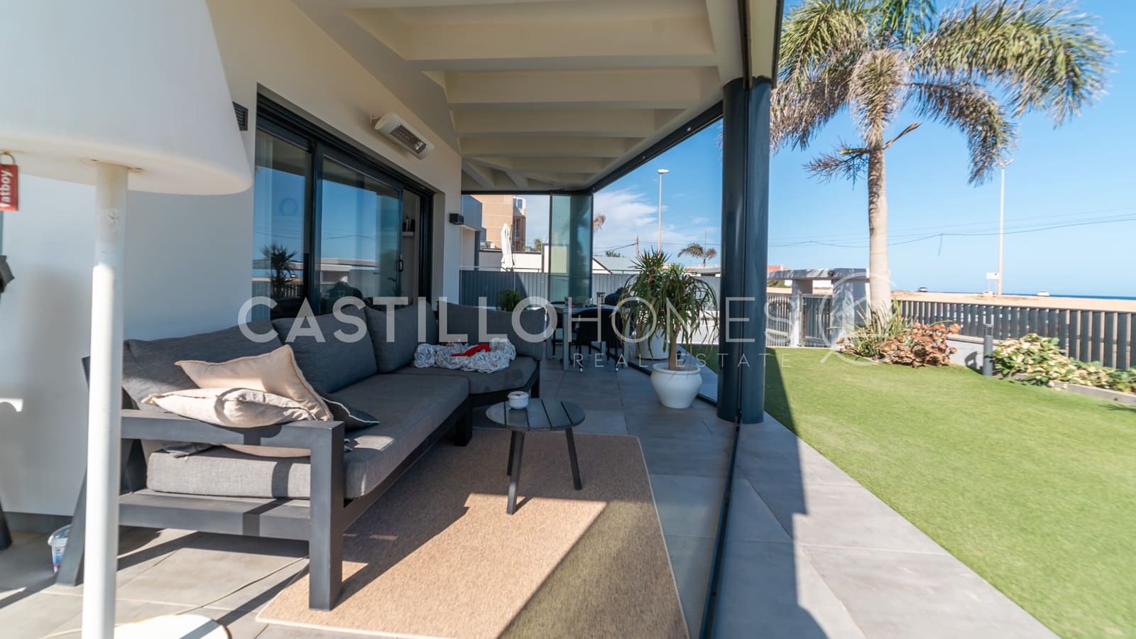 5 sypialnia Willa na sprzedaż w Torrevieja z basenem garażem - 870 000 € (Ref: 8970798)