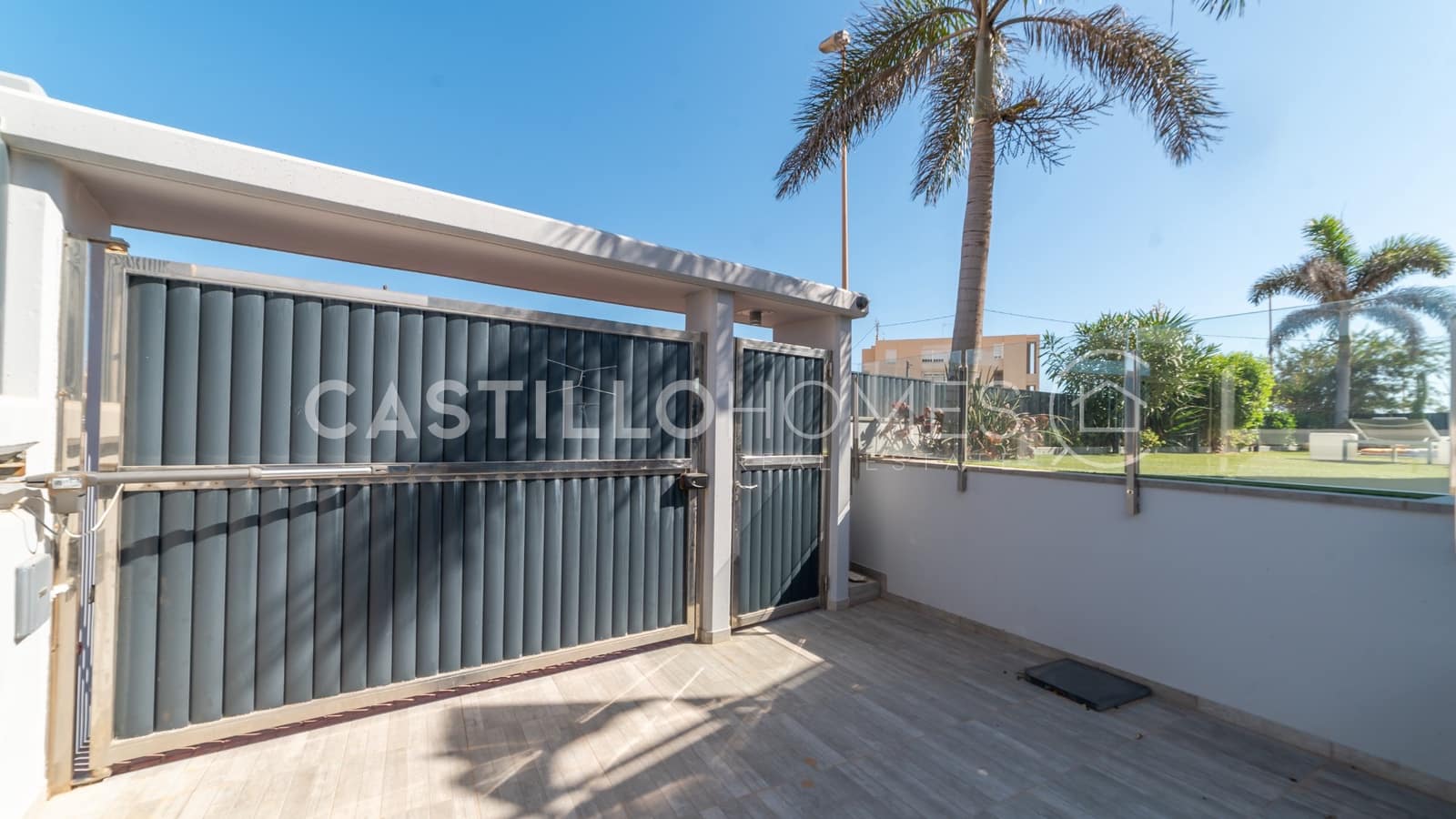 5 sypialnia Willa na sprzedaż w Torrevieja z basenem garażem - 870 000 € (Ref: 8970798)