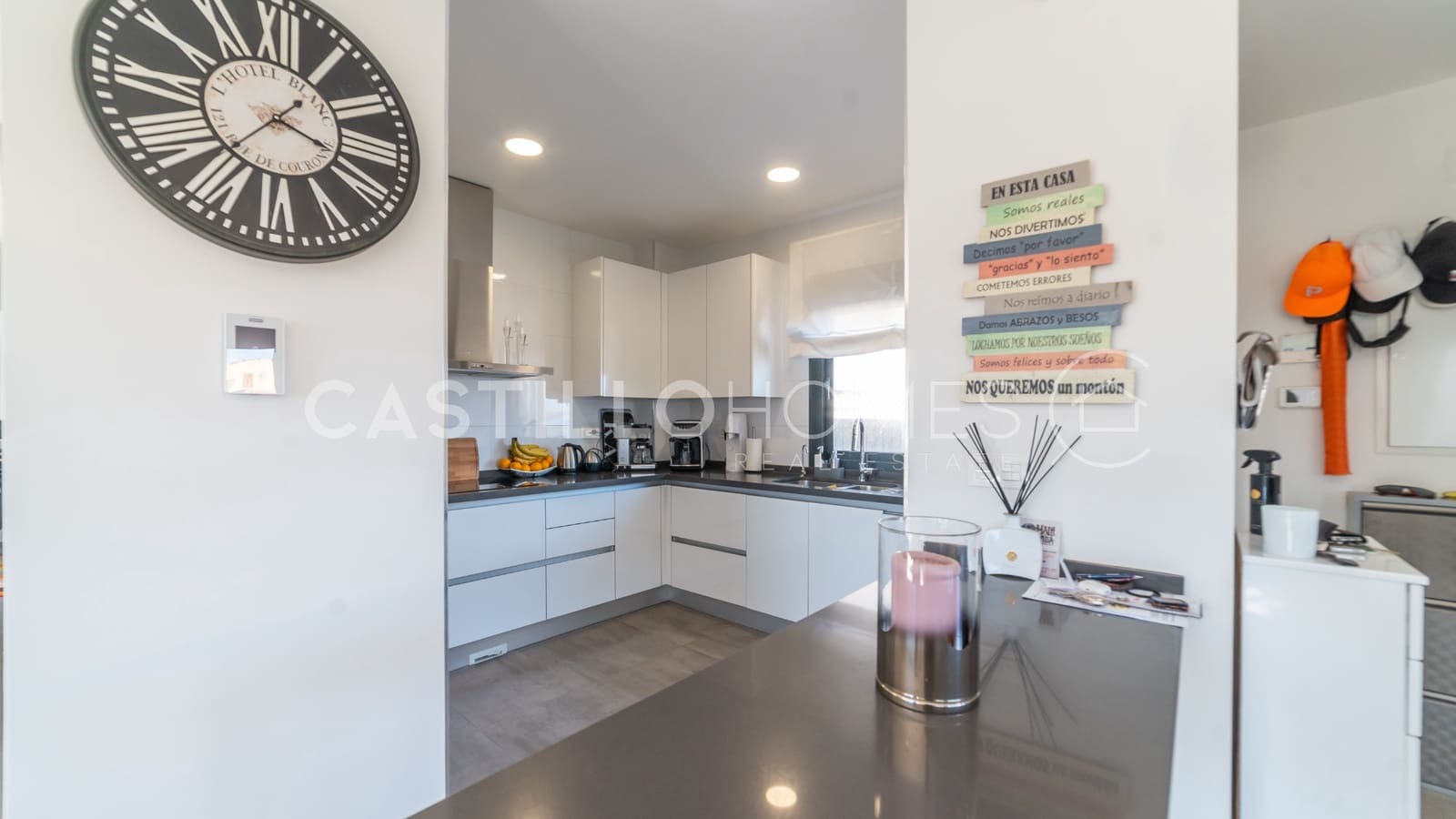 5 sypialnia Willa na sprzedaż w Torrevieja z basenem garażem - 870 000 € (Ref: 8970798)