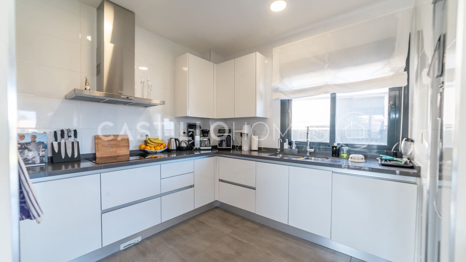 5 sypialnia Willa na sprzedaż w Torrevieja z basenem garażem - 870 000 € (Ref: 8970798)