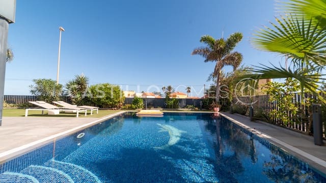 5 bedroom Villa for sale in Los Frutales, Torrevieja with pool garage - € 870,000 (Ref: 8970798)