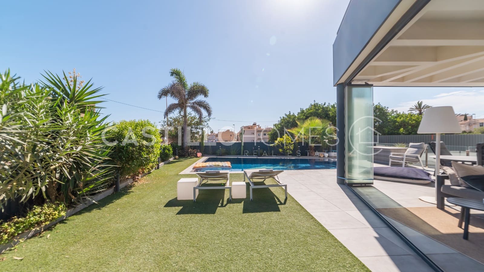 5 sypialnia Willa na sprzedaż w Torrevieja z basenem garażem - 870 000 € (Ref: 8970798)