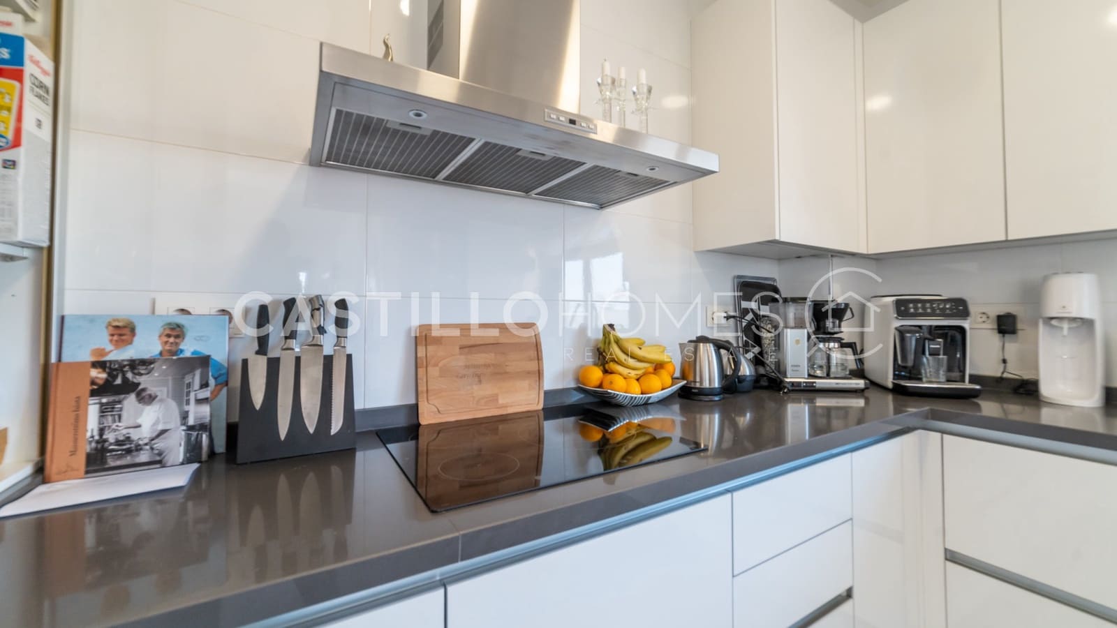 5 sypialnia Willa na sprzedaż w Torrevieja z basenem garażem - 870 000 € (Ref: 8970798)