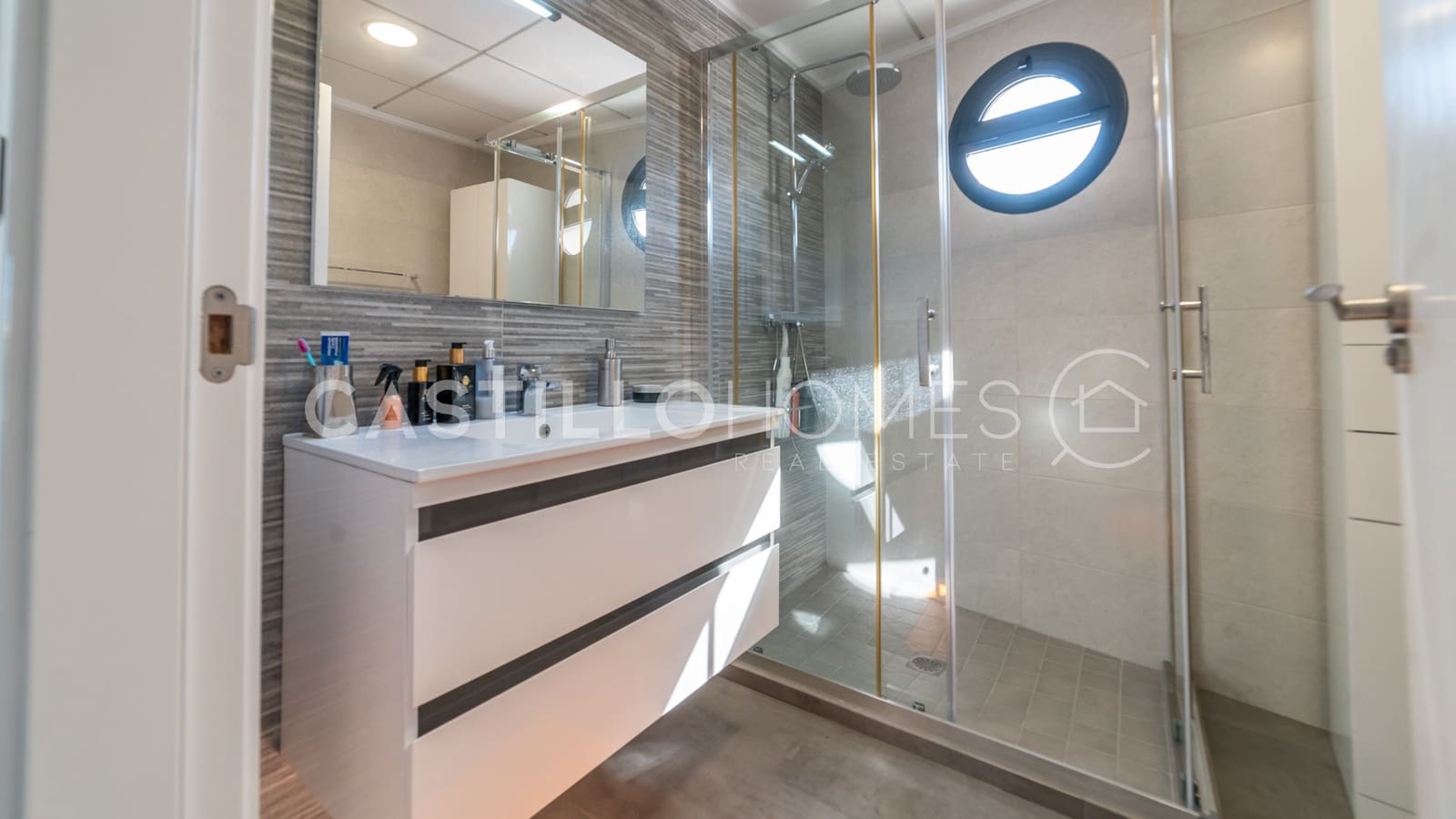 5 sypialnia Willa na sprzedaż w Torrevieja z basenem garażem - 870 000 € (Ref: 8970798)