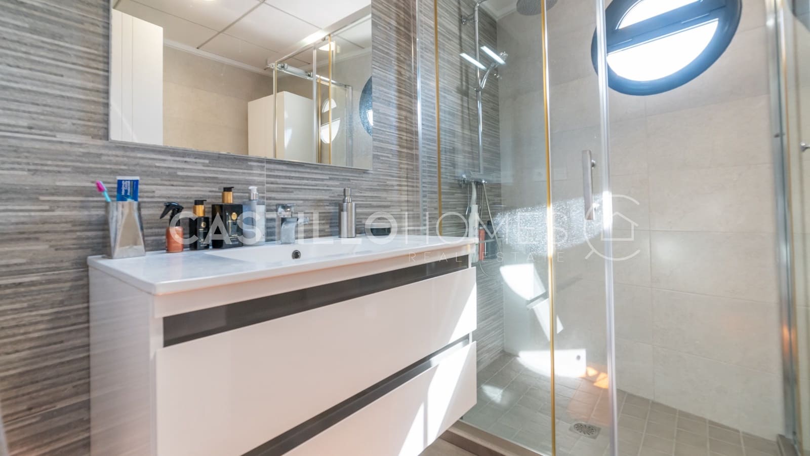 5 sypialnia Willa na sprzedaż w Torrevieja z basenem garażem - 870 000 € (Ref: 8970798)