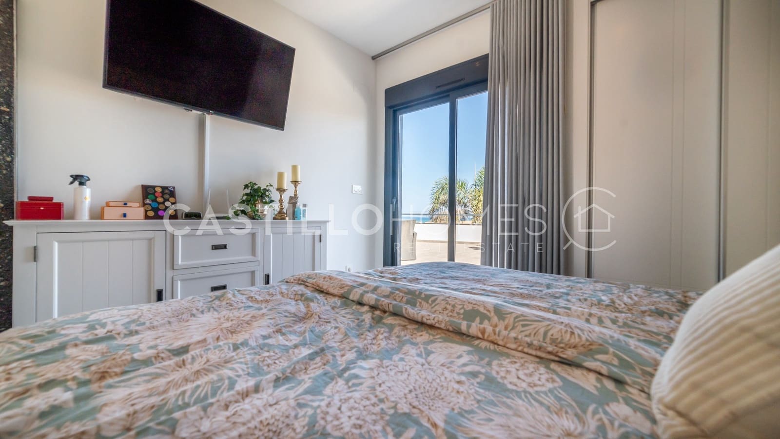 5 sypialnia Willa na sprzedaż w Torrevieja z basenem garażem - 870 000 € (Ref: 8970798)