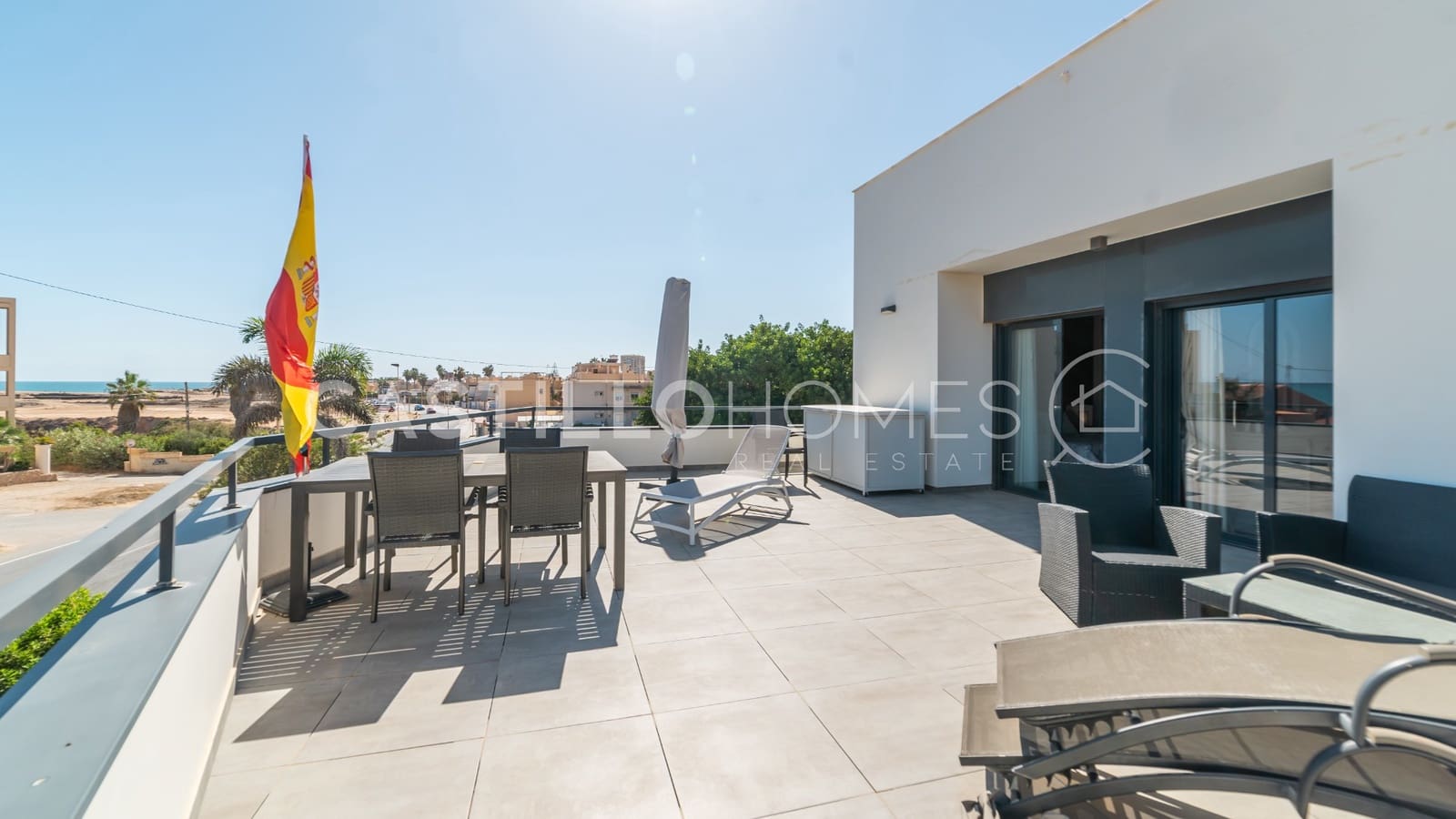 5 sypialnia Willa na sprzedaż w Torrevieja z basenem garażem - 870 000 € (Ref: 8970798)