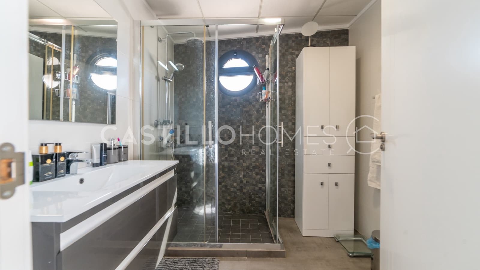 5 sypialnia Willa na sprzedaż w Torrevieja z basenem garażem - 870 000 € (Ref: 8970798)