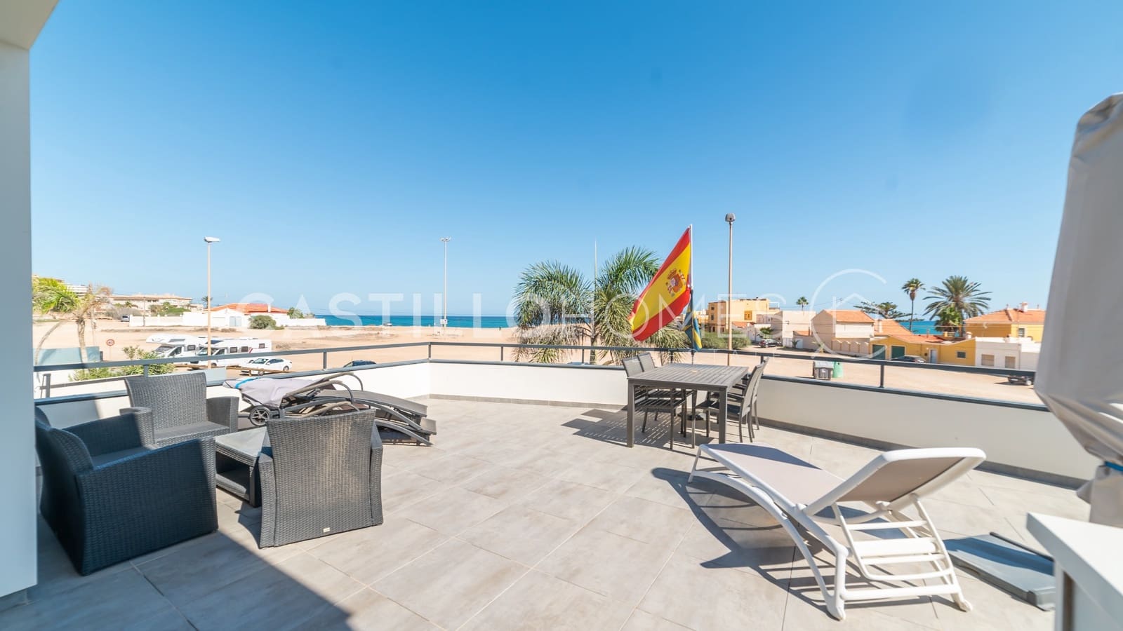 5 sypialnia Willa na sprzedaż w Torrevieja z basenem garażem - 870 000 € (Ref: 8970798)