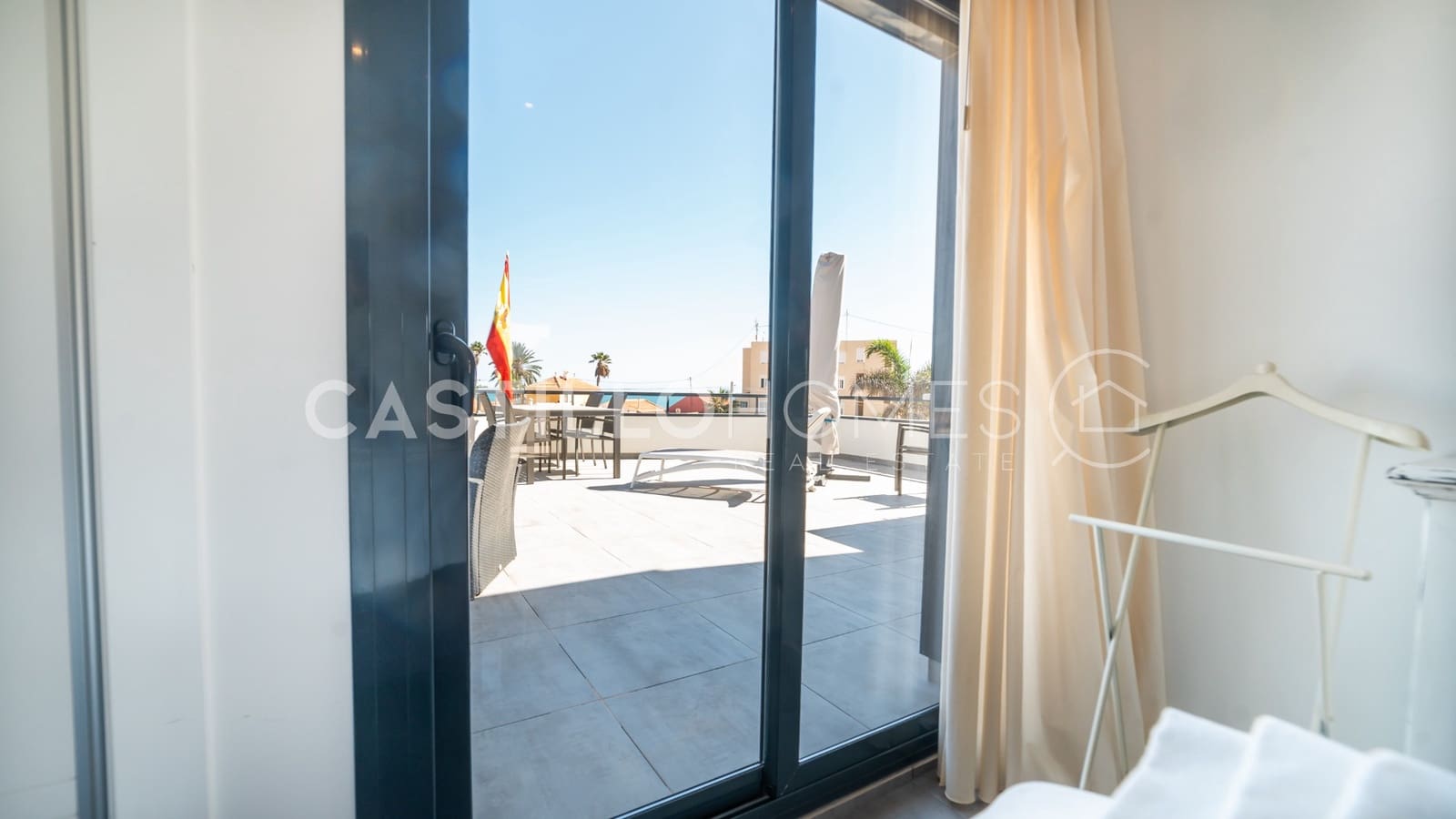 5 sypialnia Willa na sprzedaż w Torrevieja z basenem garażem - 870 000 € (Ref: 8970798)