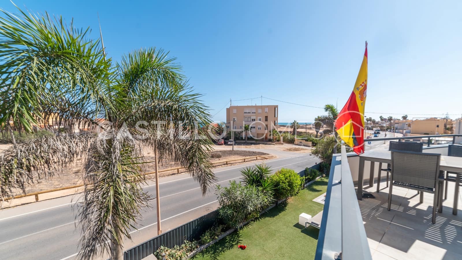 5 sypialnia Willa na sprzedaż w Torrevieja z basenem garażem - 870 000 € (Ref: 8970798)