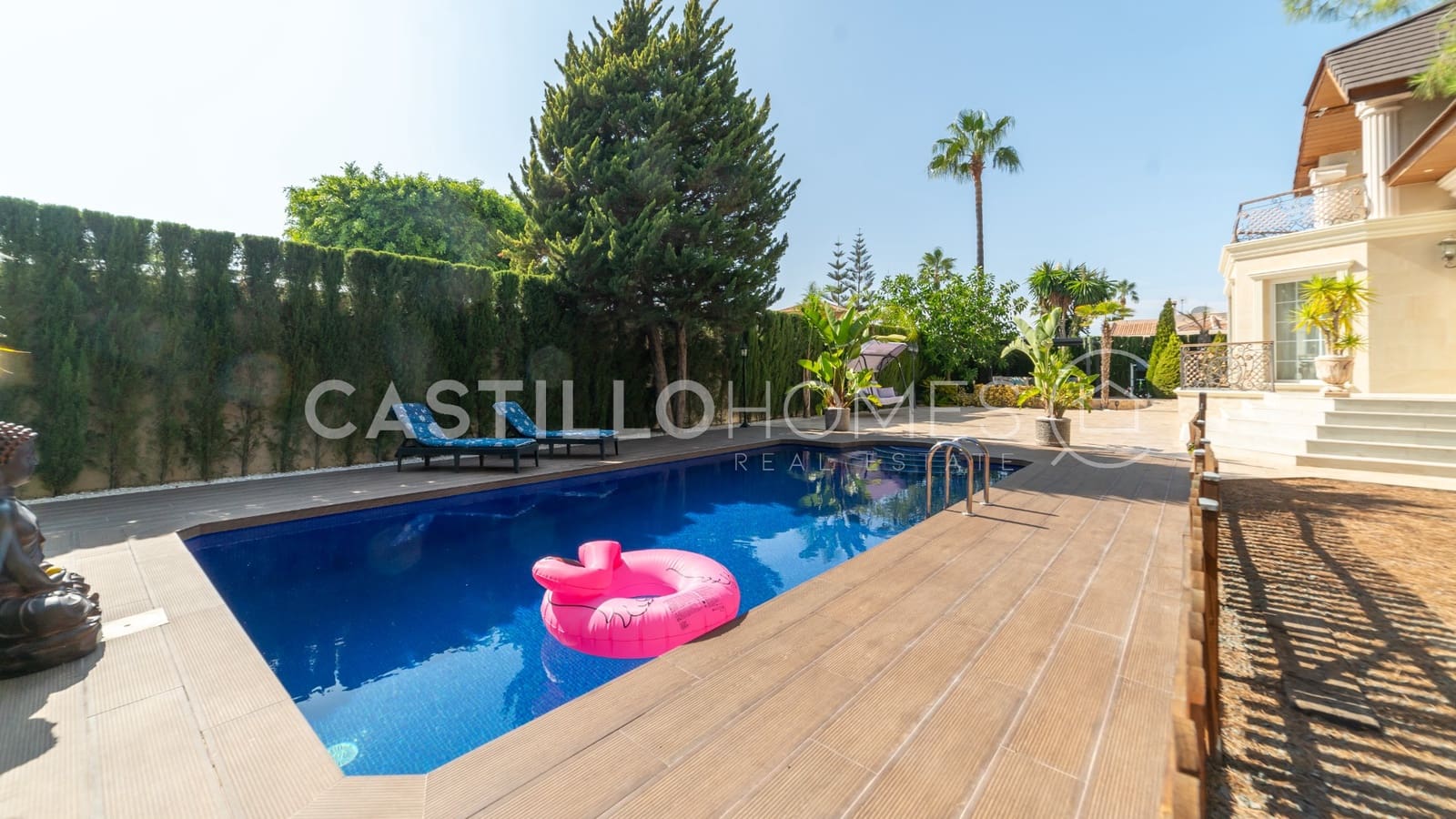 5 makuuhuone Huvila myytävänä paikassa Ciudad Quesada mukana uima-altaan 
autotalli - 1 100 000 € (Ref: 8970806)