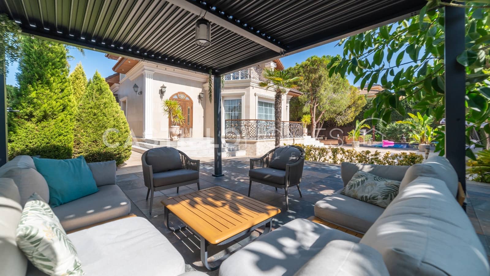 5 makuuhuone Huvila myytävänä paikassa Ciudad Quesada mukana uima-altaan 
autotalli - 1 100 000 € (Ref: 8970806)