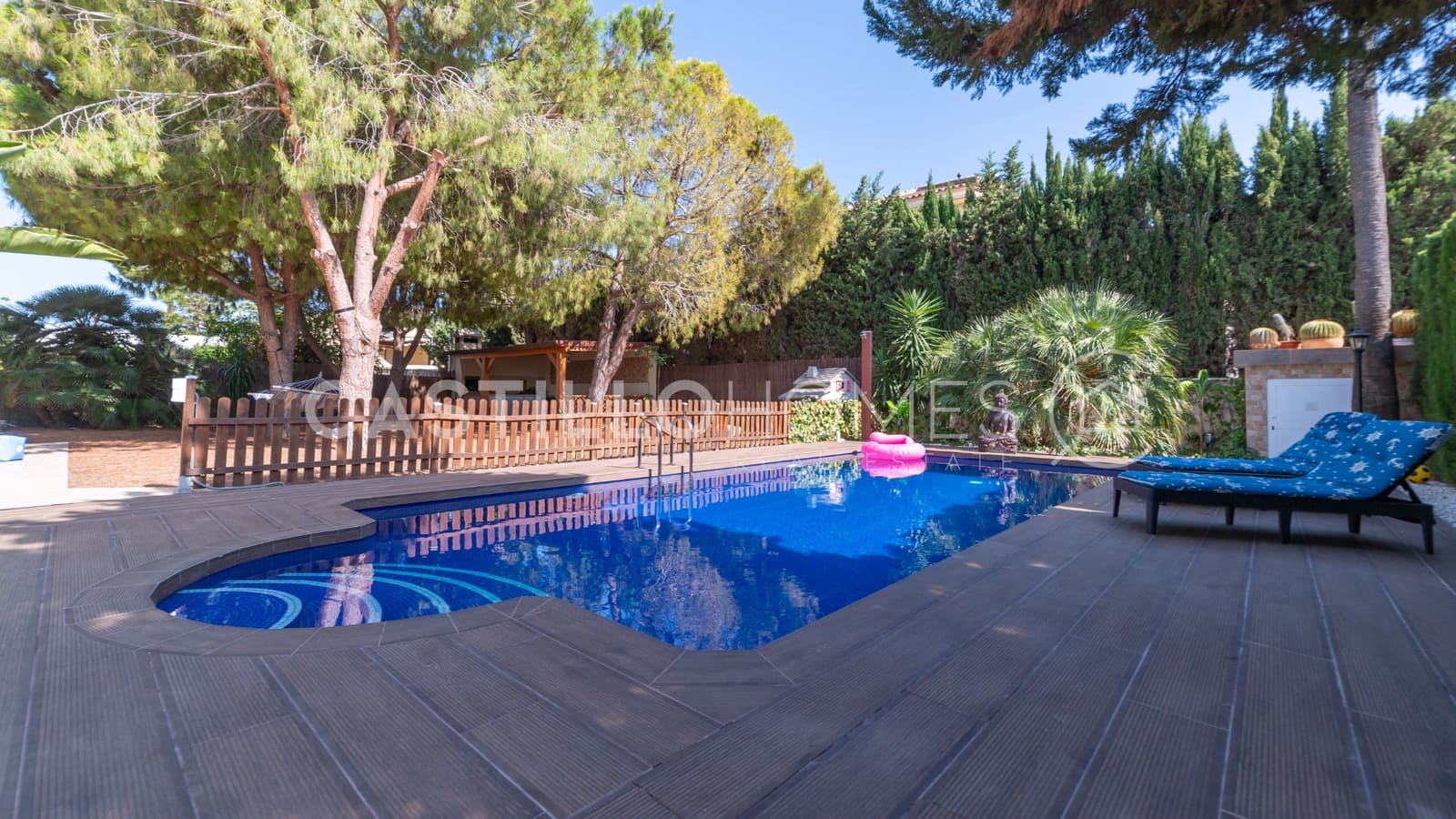 5 makuuhuone Huvila myytävänä paikassa Ciudad Quesada mukana uima-altaan 
autotalli - 1 100 000 € (Ref: 8970806)