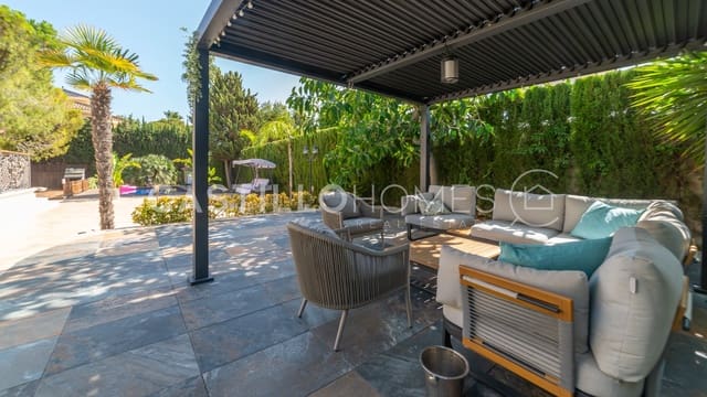 5 makuuhuone Huvila myytävänä paikassa Ciudad Quesada, Rojales mukana uima-altaan 
autotalli - 1 100 000 € (Ref: 8970806)