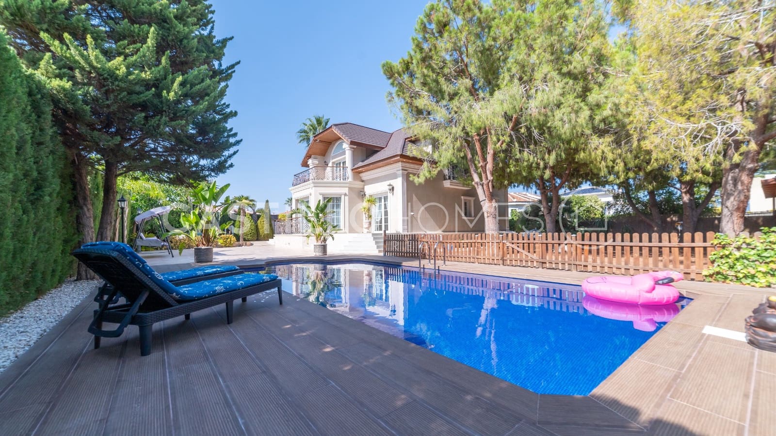 5 makuuhuone Huvila myytävänä paikassa Ciudad Quesada mukana uima-altaan 
autotalli - 1 100 000 € (Ref: 8970806)