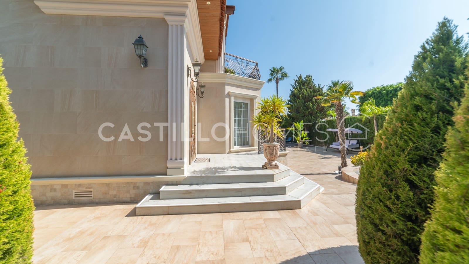 5 makuuhuone Huvila myytävänä paikassa Ciudad Quesada mukana uima-altaan 
autotalli - 1 100 000 € (Ref: 8970806)