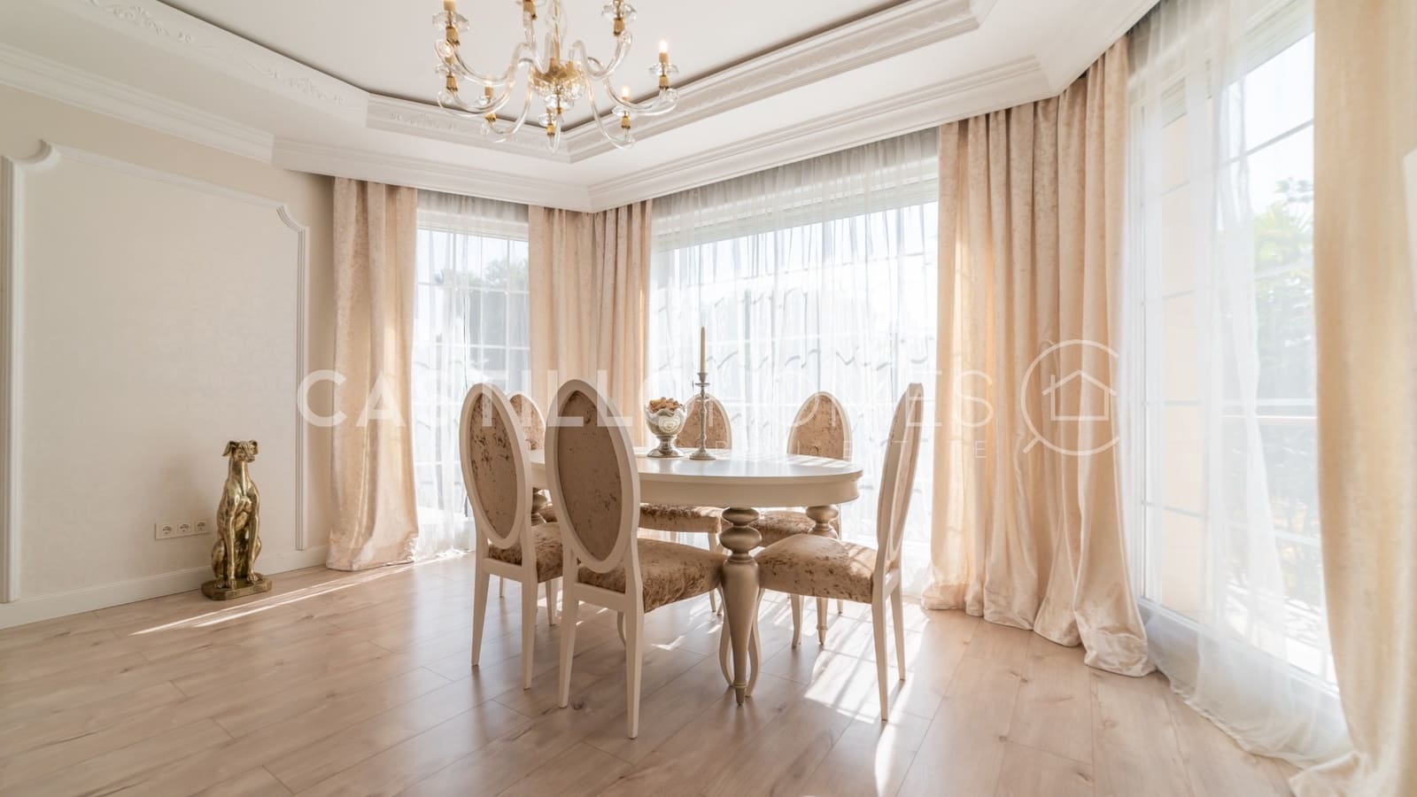 5 makuuhuone Huvila myytävänä paikassa Ciudad Quesada mukana uima-altaan 
autotalli - 1 100 000 € (Ref: 8970806)