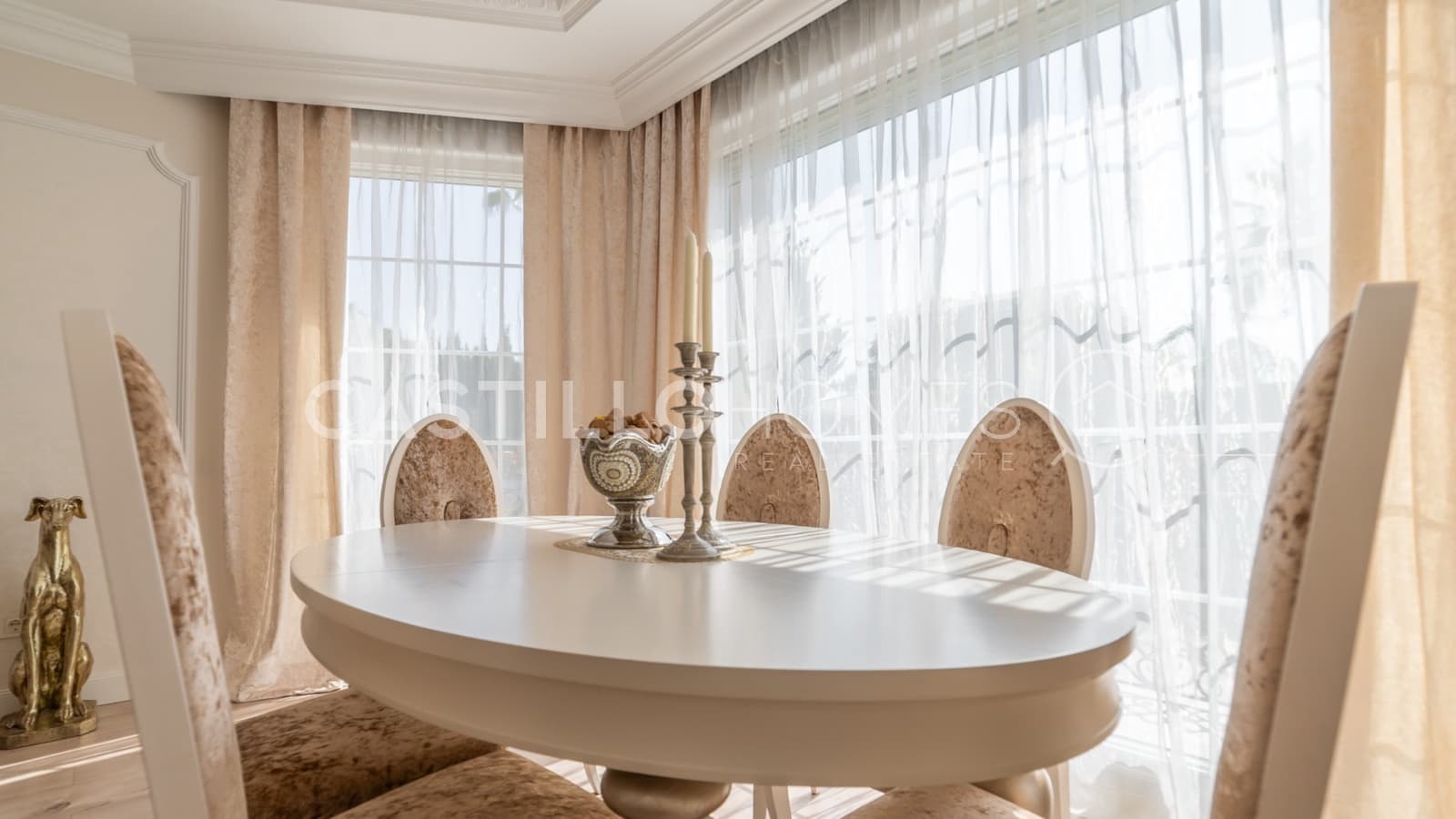 5 makuuhuone Huvila myytävänä paikassa Ciudad Quesada mukana uima-altaan 
autotalli - 1 100 000 € (Ref: 8970806)