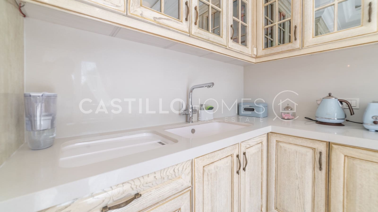 5 makuuhuone Huvila myytävänä paikassa Ciudad Quesada mukana uima-altaan 
autotalli - 1 100 000 € (Ref: 8970806)