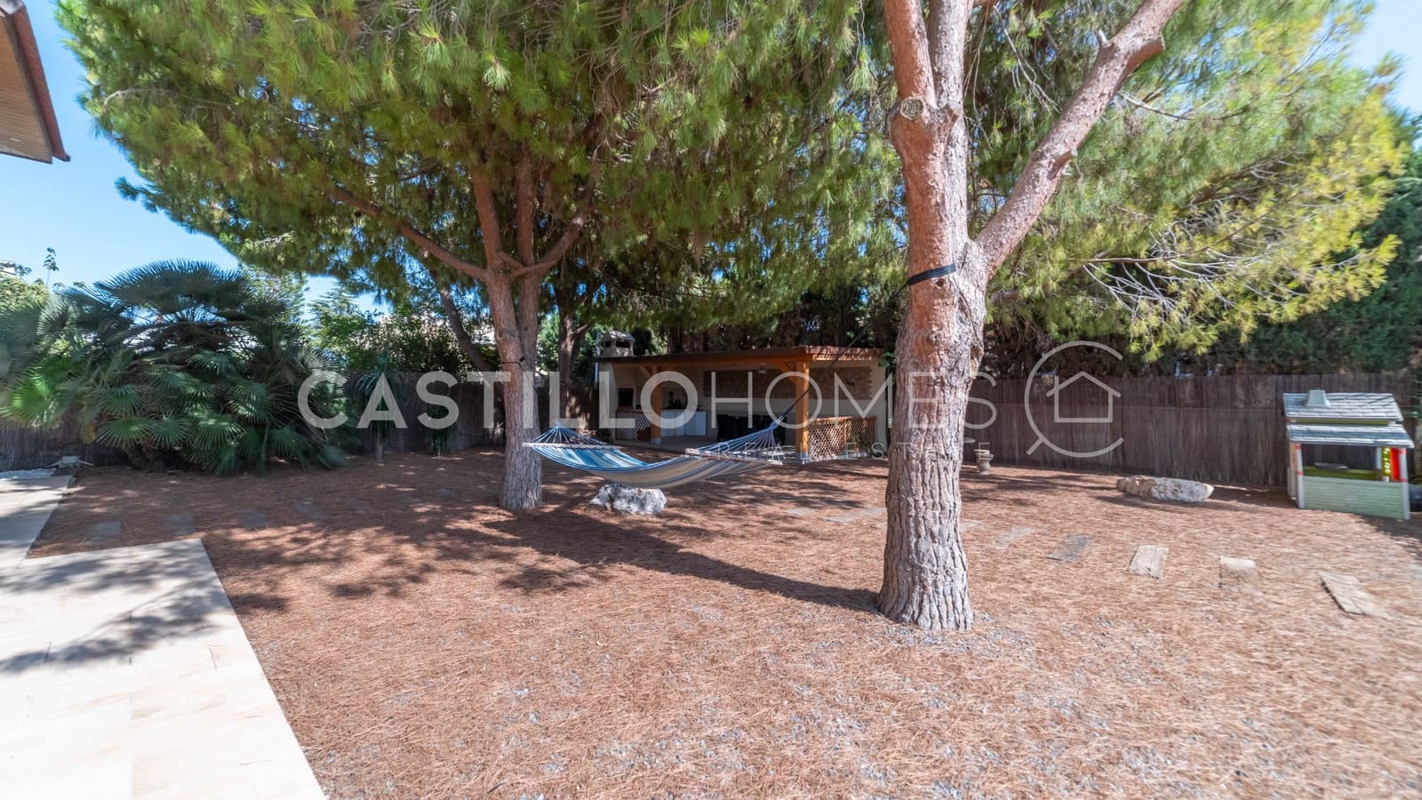 5 makuuhuone Huvila myytävänä paikassa Ciudad Quesada mukana uima-altaan 
autotalli - 1 100 000 € (Ref: 8970806)