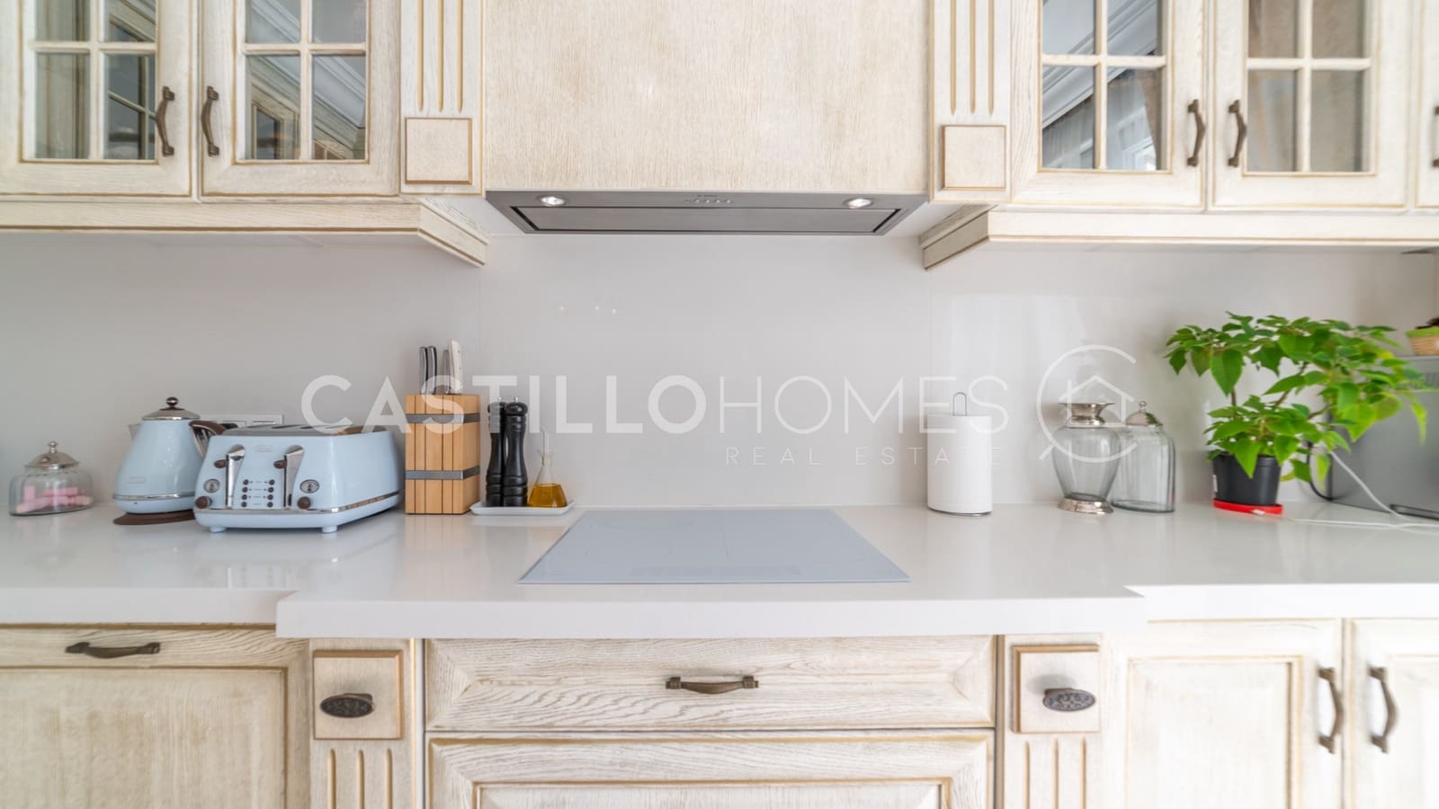 5 makuuhuone Huvila myytävänä paikassa Ciudad Quesada mukana uima-altaan 
autotalli - 1 100 000 € (Ref: 8970806)