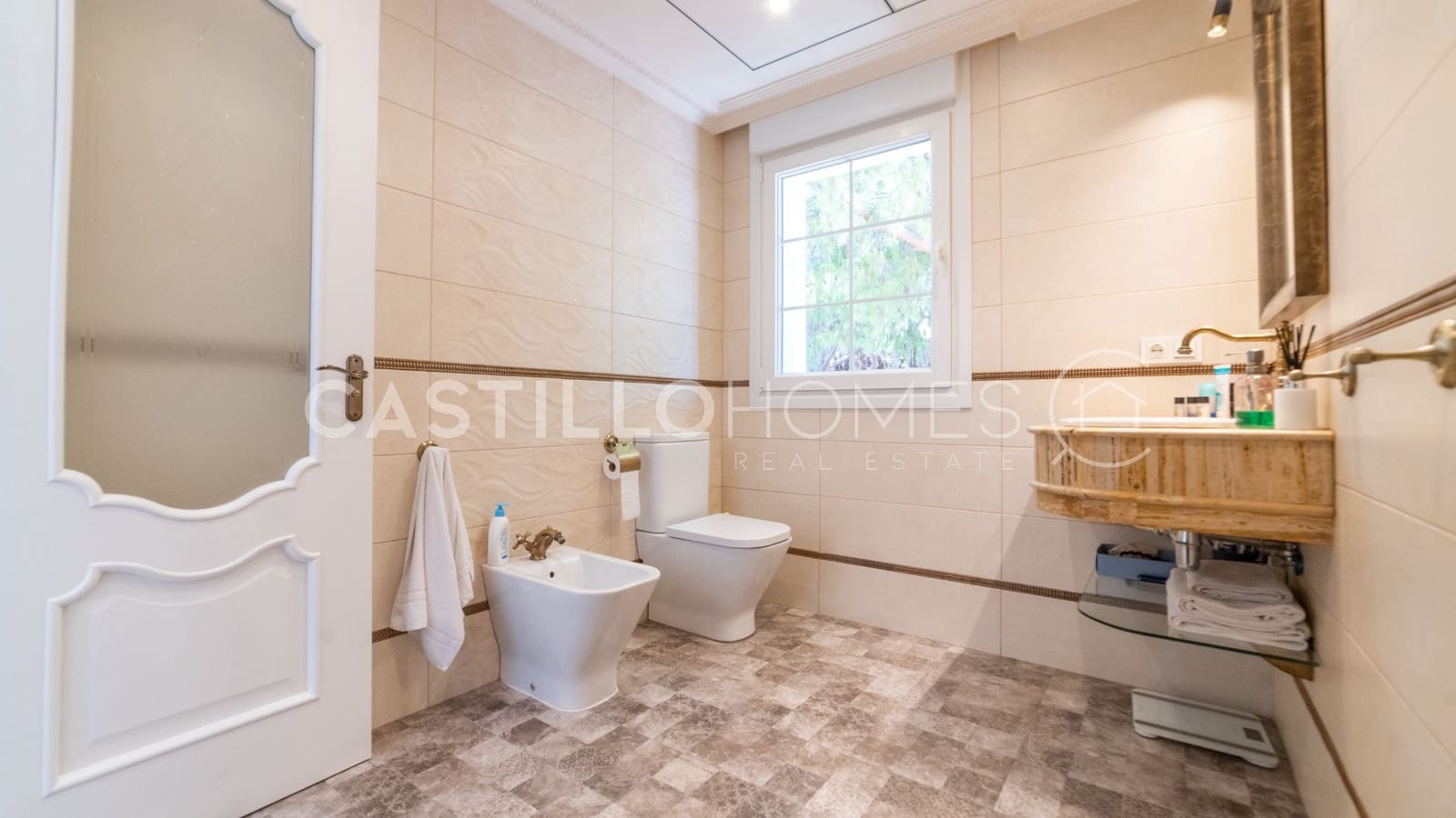 5 makuuhuone Huvila myytävänä paikassa Ciudad Quesada mukana uima-altaan 
autotalli - 1 100 000 € (Ref: 8970806)