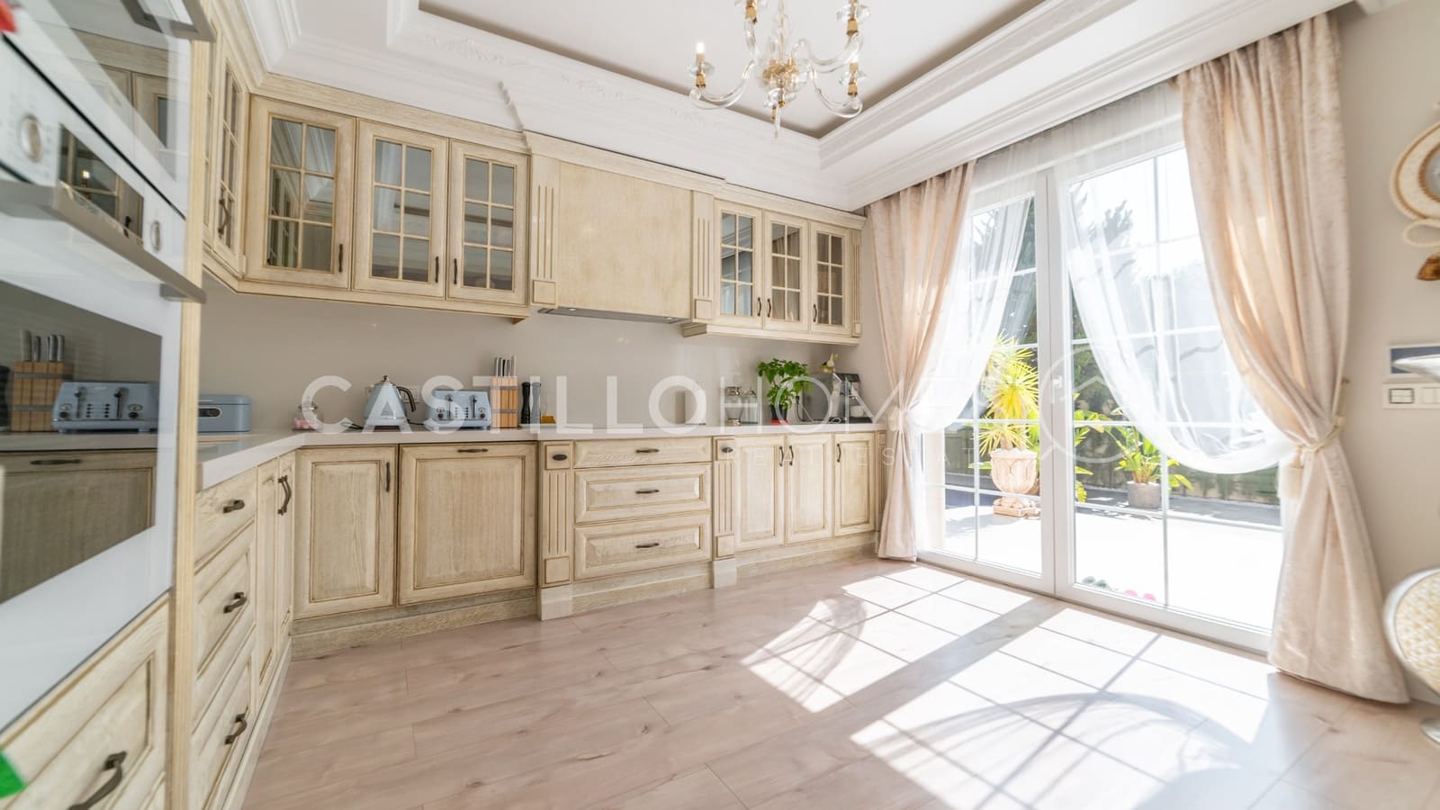 5 makuuhuone Huvila myytävänä paikassa Ciudad Quesada mukana uima-altaan 
autotalli - 1 100 000 € (Ref: 8970806)