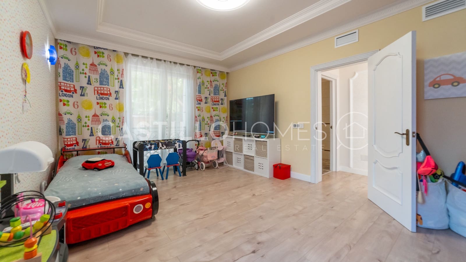 5 makuuhuone Huvila myytävänä paikassa Ciudad Quesada mukana uima-altaan 
autotalli - 1 100 000 € (Ref: 8970806)